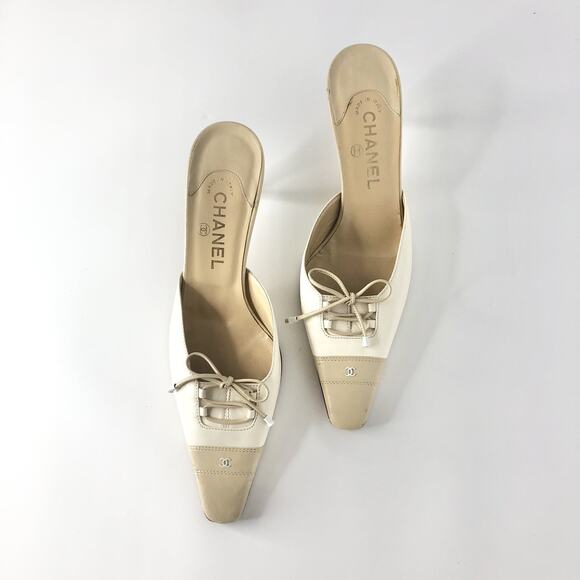Vintage Chanel CC Logo Bow Cream Tan Pointed Toe Cap Toe Mules Pumps 39.5 - Picture 2 of 8